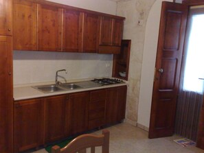 Fridge, cookware/dishes/utensils