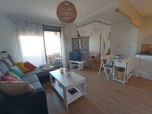 TV - Loft Mar 21 by Interhome (Benicàssim)
