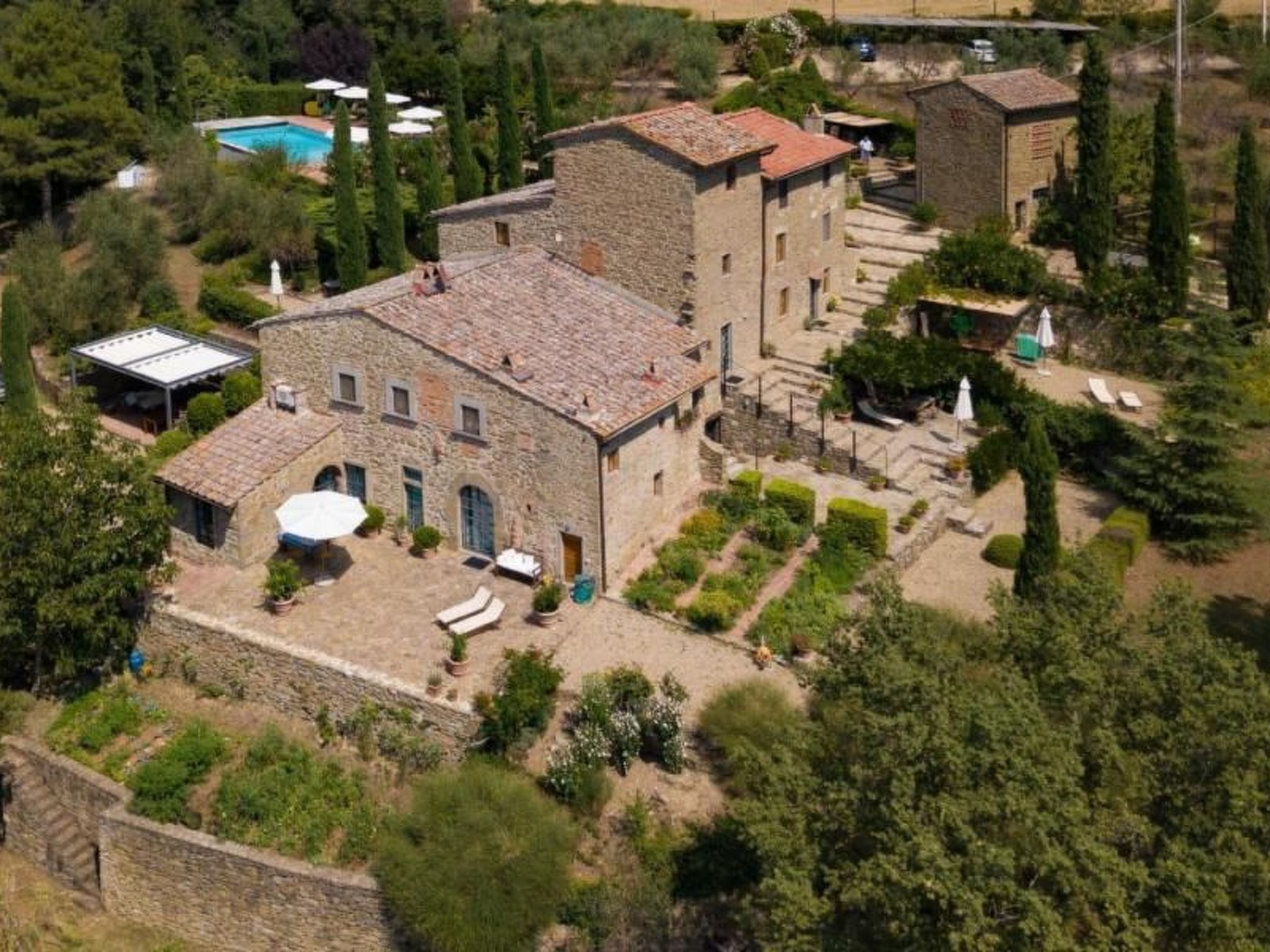 المنشأة من الخارج