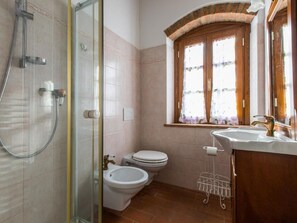 Bathroom / Wellness - Wohnung mit Garten, Grill und Terrasse by Interhome (Montecatini Val di Cecina)