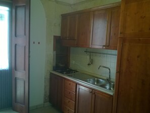 Kühlschrank, Kochgeschirr/Geschirr/Besteck