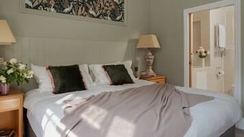 2 phòng ngủ, trang trí khác biệt