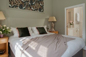 2 dormitorios, decoración individual, mobiliario individual