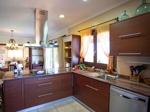 Fridge, microwave, oven, dishwasher - Finca Oliveres by Interhome (Muro)