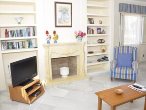 TV, fireplace - Ferienvilla "Francisca by Interhome (Ciutadella)
