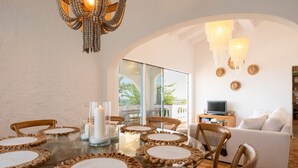 Dining - Villa Margarita in Son Bou mit Pool und Meerblick by Interhome (Son Bou)