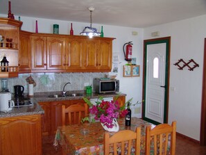 Fridge, microwave, oven, cookware/dishes/utensils - für 4 Personen ca. 50 m² in La Punta, La Palma (Westküste von La Palma) by Interhome (Tijarafe)
