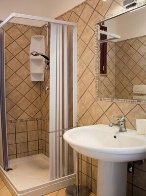 Bathroom - für 5 Personen ca. 70 m² in Castro in Apulien, Apulien (Provinz Lecce) by Interhome (Castro)