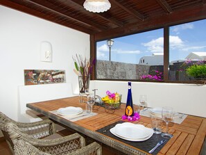 Dining - Charmantes Ferienhaus in Yaiza mit Privatem Pool by Interhome (Playa Blanca)