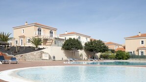 Pool - CASA  PLAYA by Interhome (Castillo Caleta de Fuste)