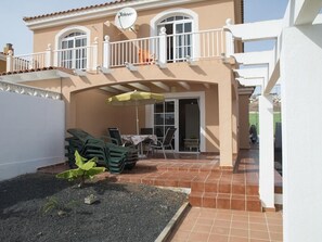 Outdoor dining - CASA  PLAYA by Interhome (Castillo Caleta de Fuste)