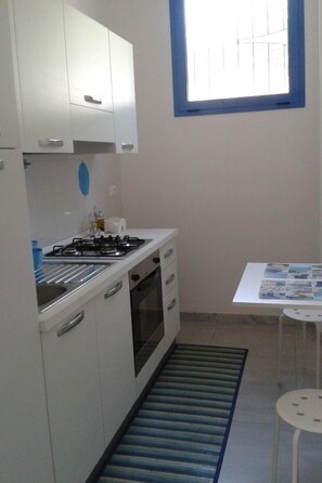Fridge, oven, cookware/dishes/utensils - ferienhaus "Felloniche" in der Nähe des Meeres by Interhome (Acquarica del Capo)