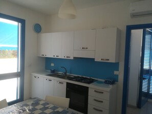 Fridge, oven, cookware/dishes/utensils - "Felloniche" in der Nähe des Meeres by Interhome (Acquarica del Capo)