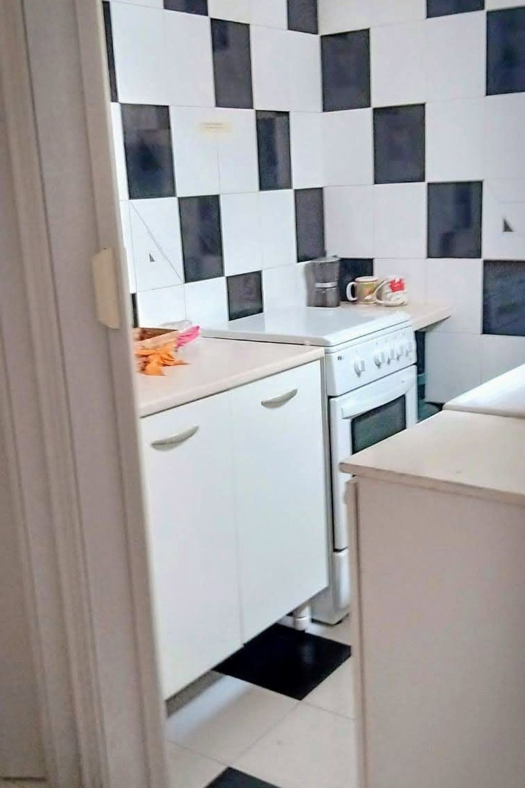 Fridge, cookware/dishes/utensils