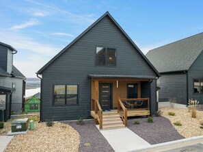 Exterior - Lakefront Retreat w/ Hot Tub & Stunning Views (Hollister)