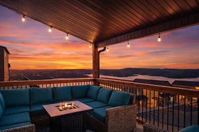 Lazy River - Lake Views - Hot Tub - Pet Frndly!