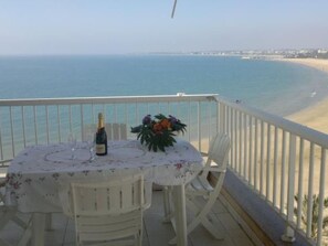 Outdoor dining - mit Wasserblick by Interhome (Salou)