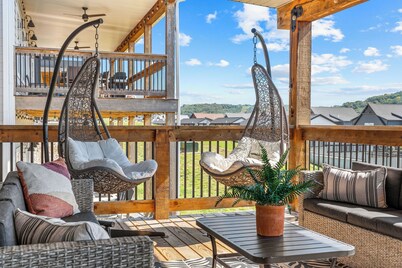 Indoor-Outdoor Pools!Lake Views! Fire Pit/Hot Tub!