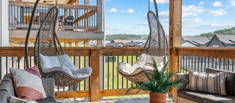 Indoor-Outdoor Pools!Lake Views! Fire Pit/Hot Tub!