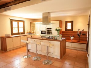 Fridge, microwave, oven, dishwasher - mit großem Pool,  parkähnlichen Garten by Interhome (Manacor)