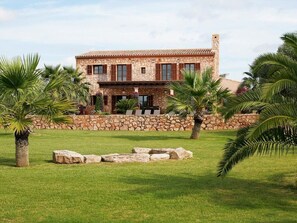 Exterior - mit großem Pool,  parkähnlichen Garten by Interhome (Manacor)