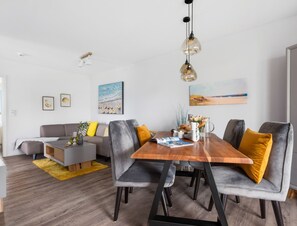 Dining - Vacation apartment "Dünengras" in the Baltic Sea resort of Olpenitz - Modern accommodation with a street (Kappeln)