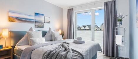 Iron/ironing board, travel cot, free WiFi