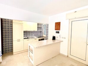 Fridge, oven, cookware/dishes/utensils - Villa Vittoria by Interhome (Manduria)