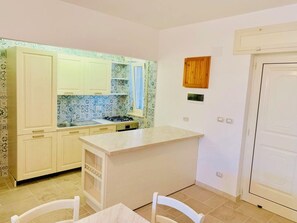Fridge, oven, dishwasher, cookware/dishes/utensils - Villa Cosima by Interhome (Manduria)