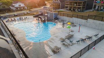 Una piscina cubierta