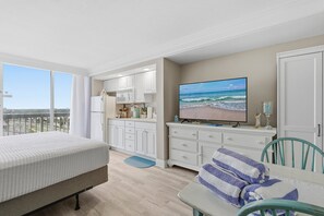 1 bedroom, iron/ironing board, free WiFi, bed sheets - Stylish Oceanfront Studio for Two – Renovated, Balcony Views (Daytona Beach)