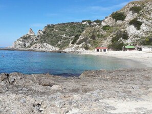 Beach - Villa im Grünen mit Schwimmbad und Meerblick by Interhome (Capo Vaticano)