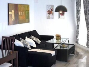 TV - Wohnung mit Terrasse, Nähe Kathedrale von Sevilla by Interhome (Sevilla)