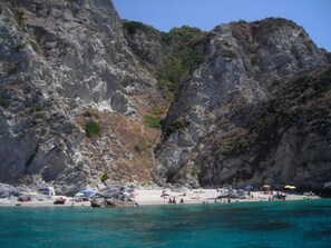 Beach - Villa im Grünen mit Schwimmbad, in der Nähe des Meeres by Interhome (Capo Vaticano)