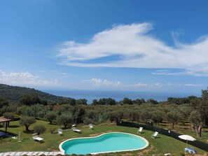 Pool - Villa im Grünen mit Schwimmbad, in der Nähe des Meeres by Interhome (Capo Vaticano)