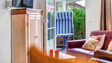 Fernseher, Bücher, Stereoanlage