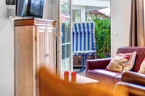 Fernseher, Bücher, Stereoanlage