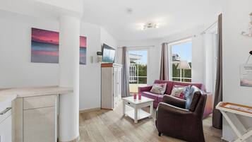 Fernseher, Bücher, Stereoanlage