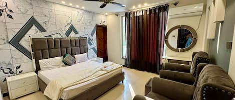 Deluxe Double Room, Mountain View | Soundproofing, iron/ironing board, free WiFi