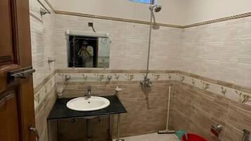 Deluxe Double Room, Mountain View | Bathroom