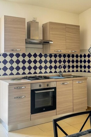 Fridge, oven, cookware/dishes/utensils - Villa San Paolo by Interhome (Centola)