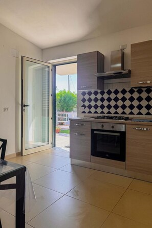 Fridge, oven, cookware/dishes/utensils - Villa San Paolo by Interhome (Centola)