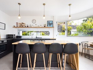 Fridge, microwave, oven, cookware/dishes/utensils - Villa Isla Bonita by Interhome (Santa Ursula)