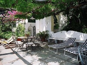 Outdoor dining - Historische Villa in Positano by Interhome (Positano)