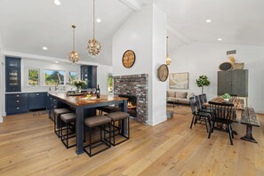 Interior - Retreat - sleeps 6 with Pool & Spa! 1 Mile to L.O. (Los Olivos)