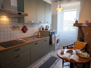 Fridge, oven, dishwasher, cookware/dishes/utensils - Casa Margot von Holiday World by Interhome (Caprarola)