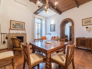 Dining - Ruhige Dächer im Herzen von Rom by Interhome (Rome)