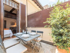 Outdoor dining - Ruhige Dächer im Herzen von Rom by Interhome (Rome)