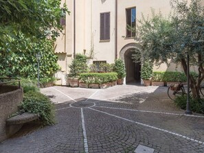 Property grounds - Ruhige Dächer im Herzen von Rom by Interhome (Rome)