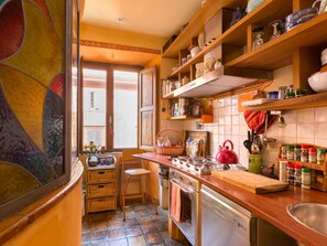 Fridge, oven, dishwasher, cookware/dishes/utensils - Apartment 'Colo' by Interhome (Rome)